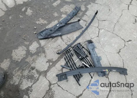 2020 Volvo Xc40 T5 R-Design z USA, uszkodzony, nr VIN YV4162UM6L2336690